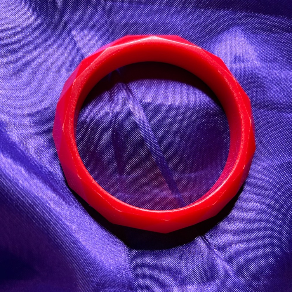 VTG 80s Red Hard Plastic Bangle Bracelet. Unbranded.